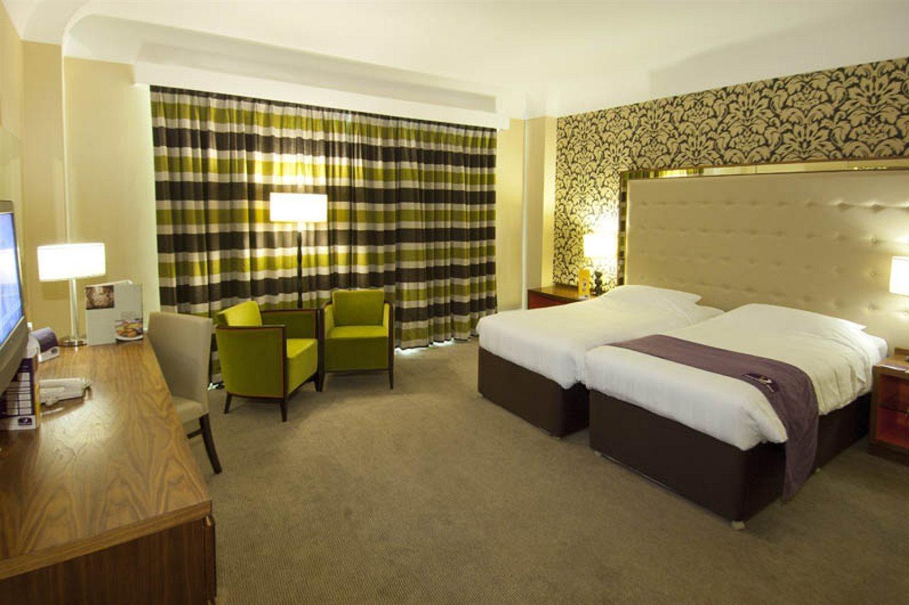 Premier Inn Bournemouth Central エクステリア 写真